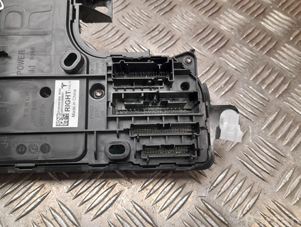 Tesla 1657650-30-B, 1670977-00-A / 165765030B, 167097700A Model Y 2023 Caja de fusibles