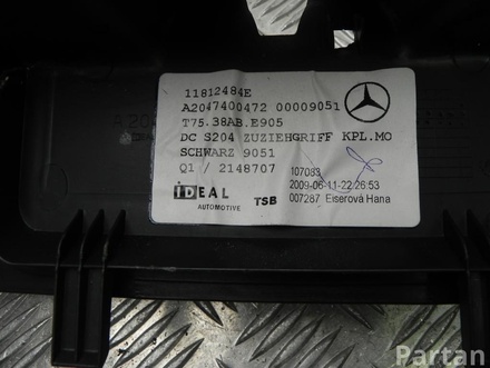 Mercedes-Benz A 204 740 04 72 / A2047400472 C-CLASS (W204) 2009 Couvercle pour porte-cadenas