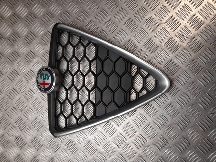 Alfa Romeo 156109980 GIULIETTA (940_) 2017 Grill