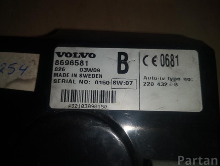 Volvo 8696581 XC90 I 2004 Interface multimédia avec unité de contrôle