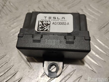 Tesla AG130652 MODEL S 2013 Heated seat control module